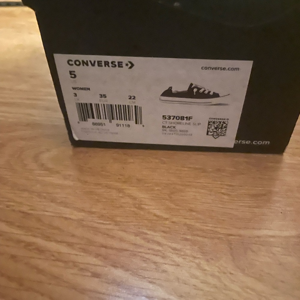 Size 5 , Black converse